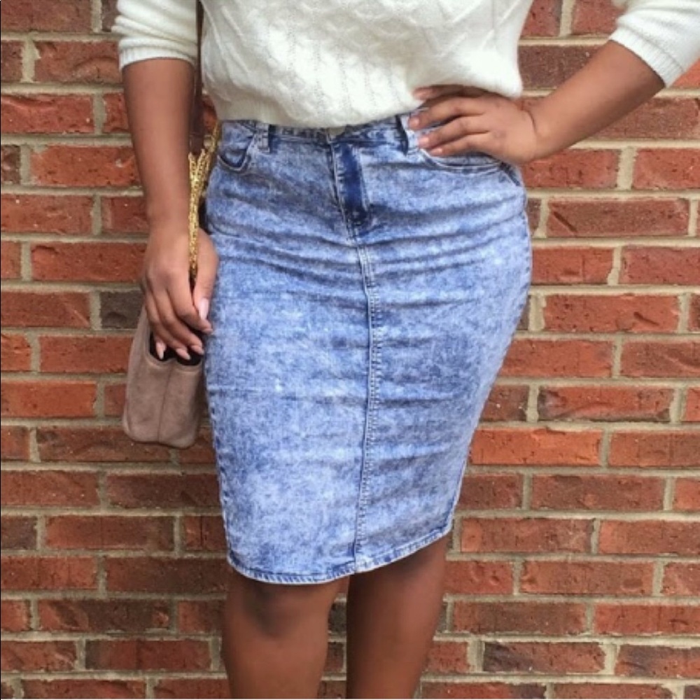 Stretch denim skirt